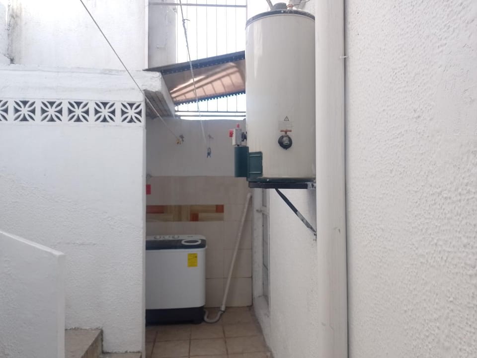 Amplía casa en Jardines Alcalde House in Guadalajara