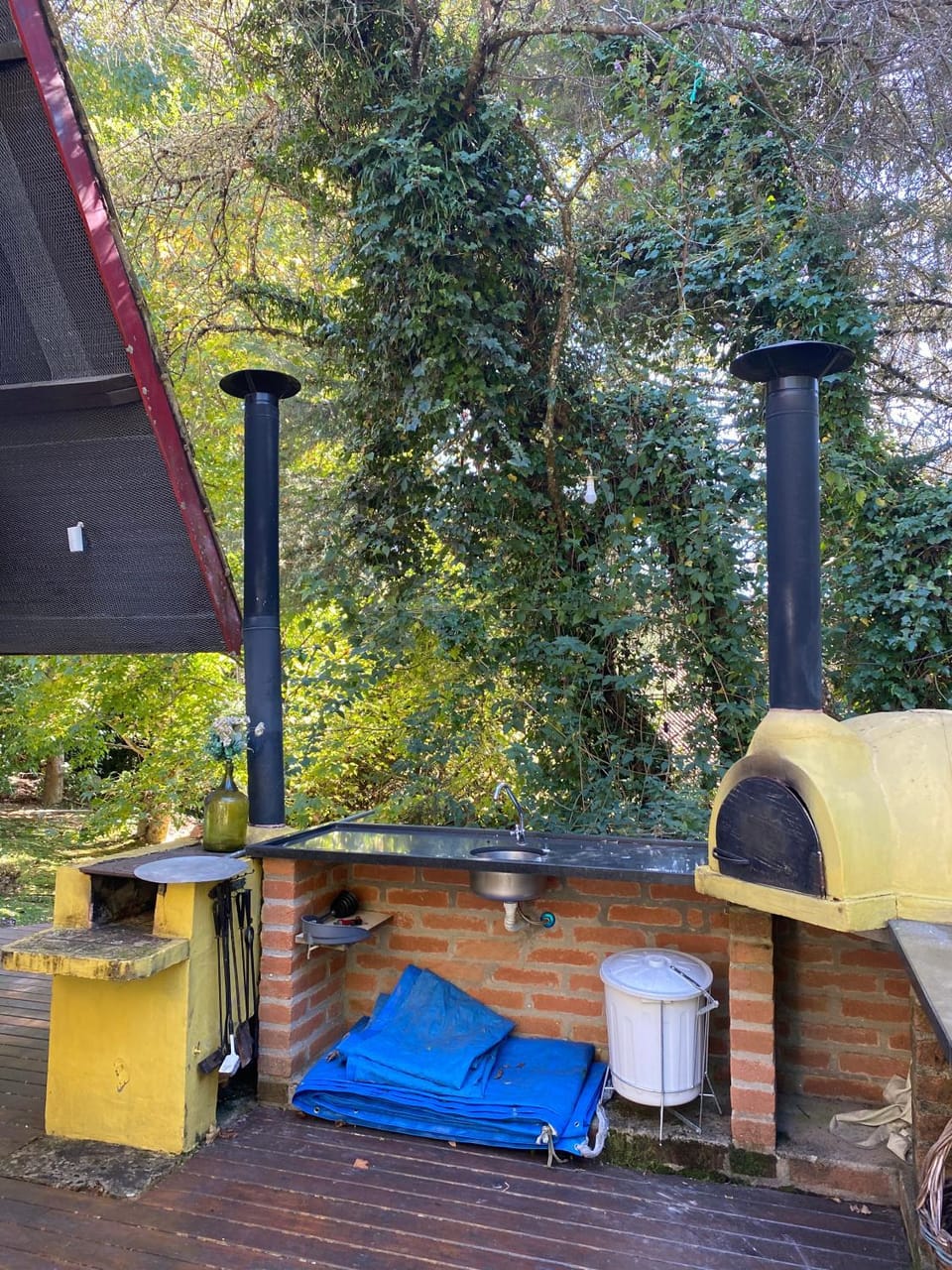 Espaço arborizado com Casa e Chalé em bairro nobre de Monte Verde Chalet in Monte Verde