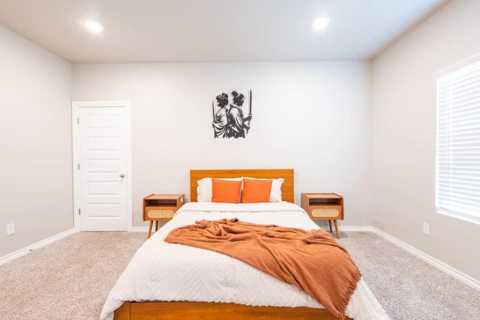 Bed, Photo of the whole room, Bedroom