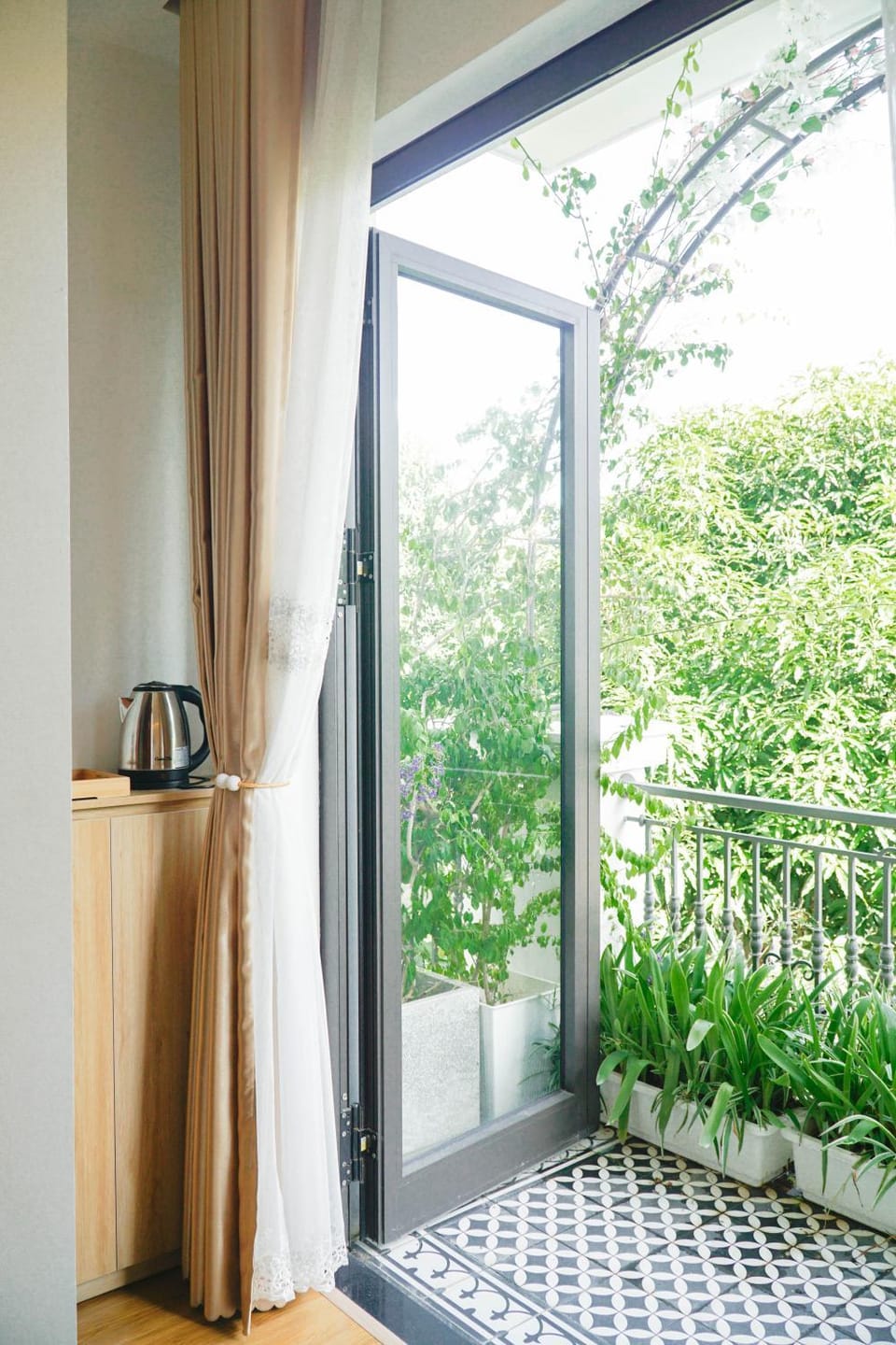 View (from property/room), Balcony/Terrace, Garden view