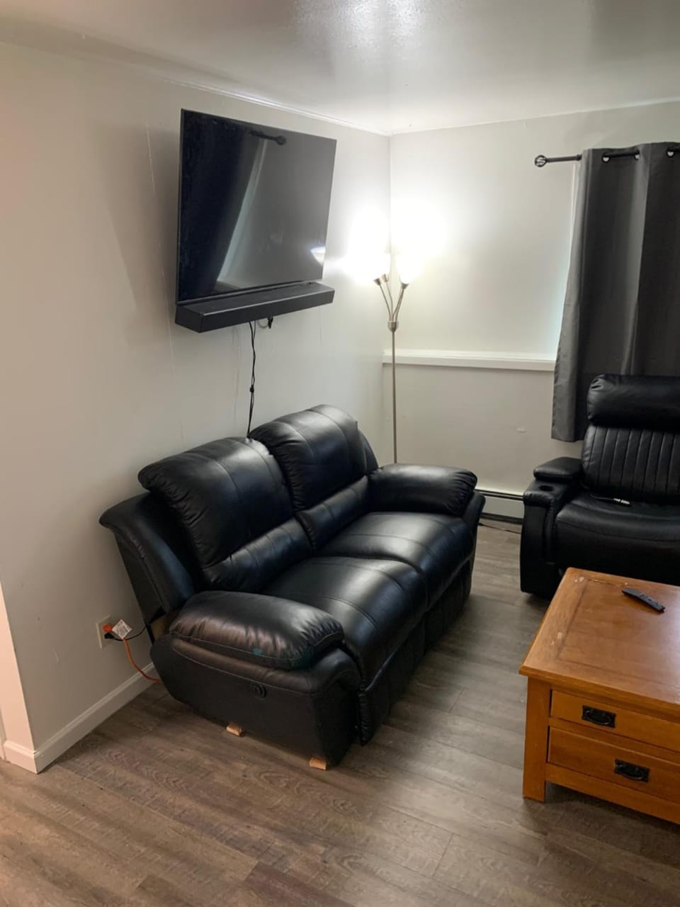 Communal lounge/ TV room, TV and multimedia, Living room, Seating area, Evening entertainment