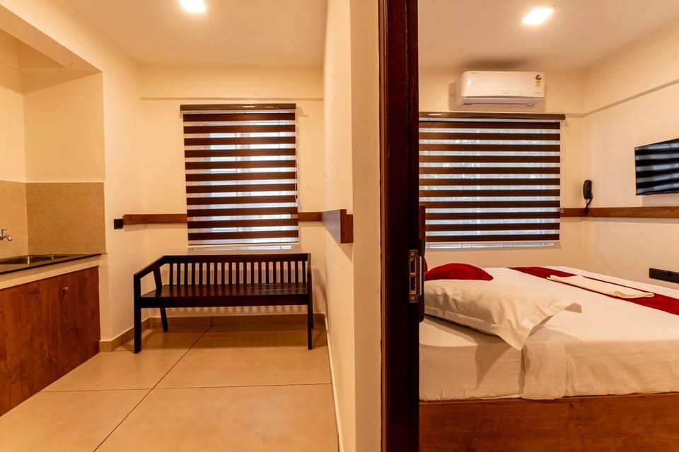 Bed, TV and multimedia, Photo of the whole room, Bedroom, towels, air conditioner