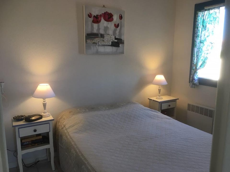 Deux pièces au Lavandou avec terrasse spacieuse et parking - FR-1-803-21 Apartment in Le Lavandou