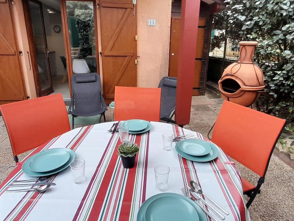 Villa Patio 4 Couchages, Plage à Pied, Surf Spot, Wifi, Parking, Capbreton - FR-1-239-1078 Apartment in Capbreton