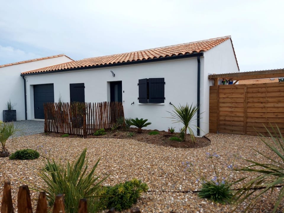 Charmante Maison Moderne avec Jardin Privé à 9 km de la Plage, Wi-Fi et Équipements Confortables - FR-1-306-1277 House in Pornic