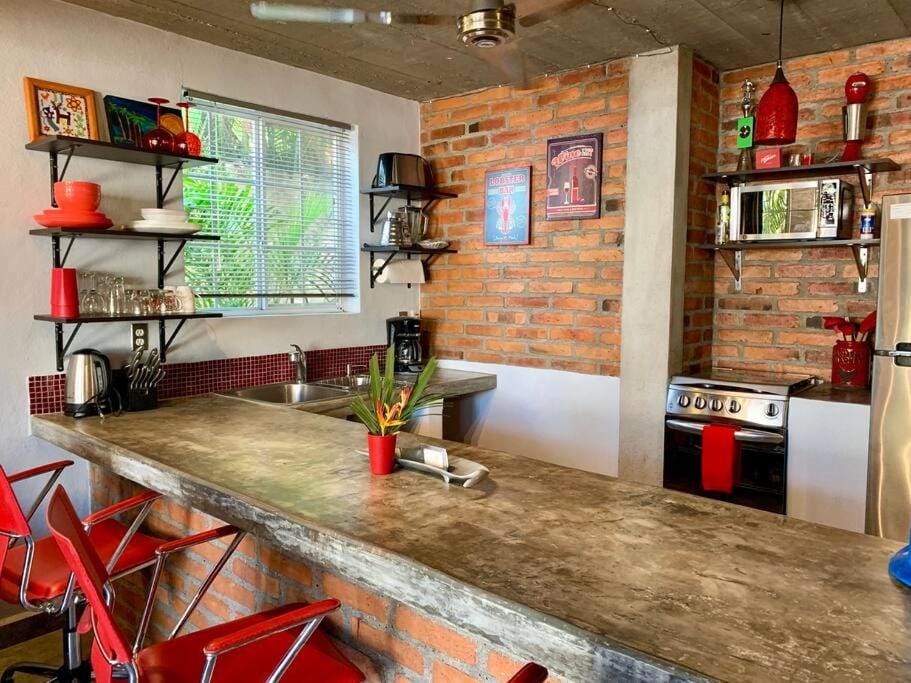 Kitchen or kitchenette, Dining area, stove