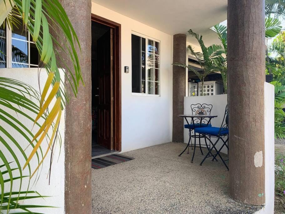 Patio, Day, Balcony/Terrace, Dining area