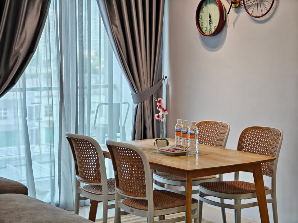 Jk DeLOFTS Amazing City View 12Pax 4BedR 3BathR 2Carparks Apartment in Kuching