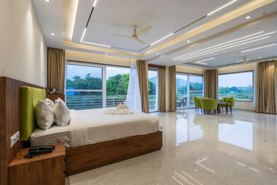 Bed, Living room, Bedroom