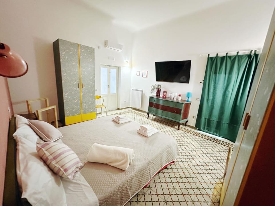 TV and multimedia, Bedroom, wardrobe