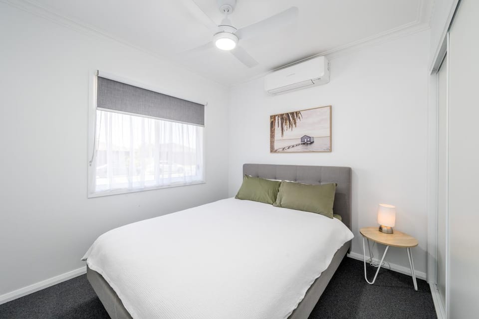 Bedroom, Quiet street view, heating, wardrobe, air conditioner