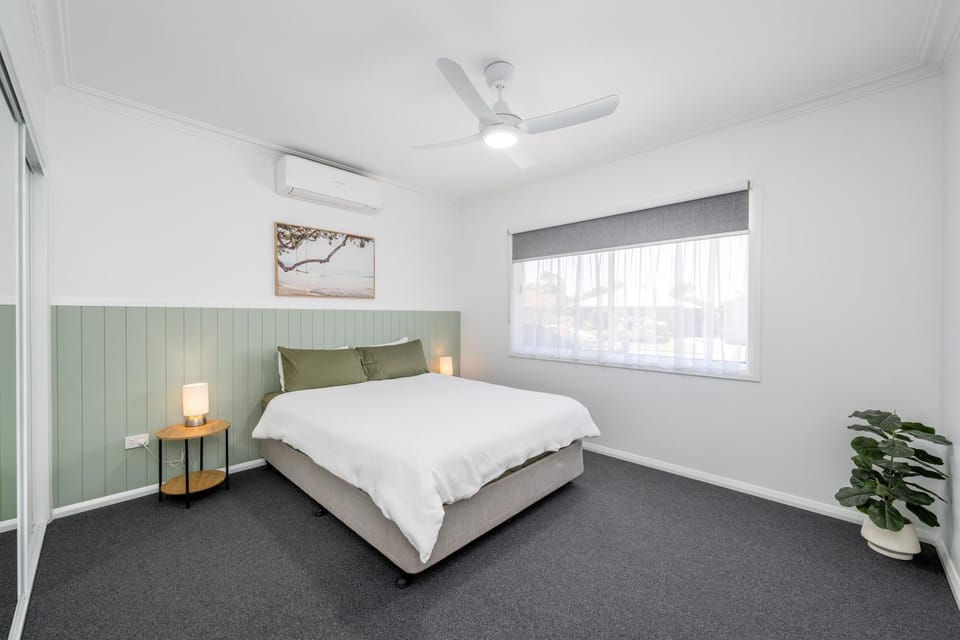 Bedroom, Quiet street view, heating, wardrobe, air conditioner