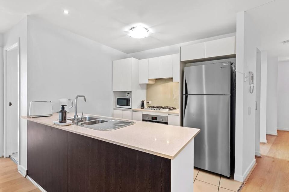 Inner City Action 3Bed 2Bath 1Car 3Balconies Apartment in Brisbane City
