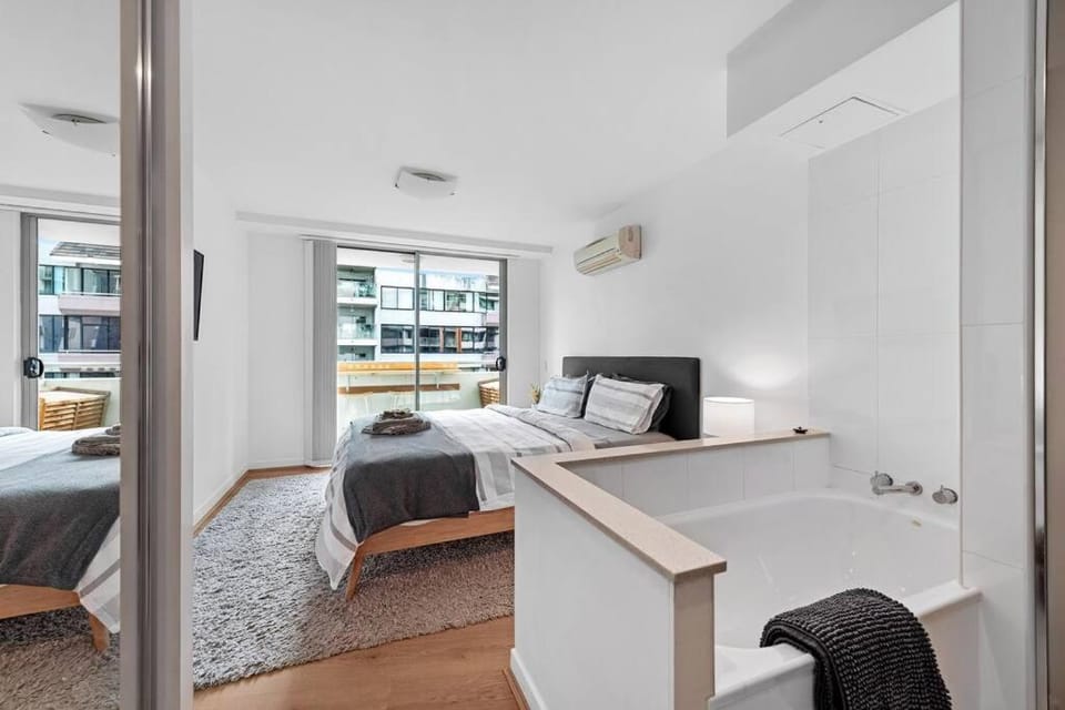 Inner City Action 3Bed 2Bath 1Car 3Balconies Apartment in Brisbane City