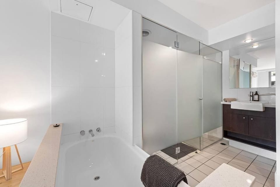 Inner City Action 3Bed 2Bath 1Car 3Balconies Apartment in Brisbane City