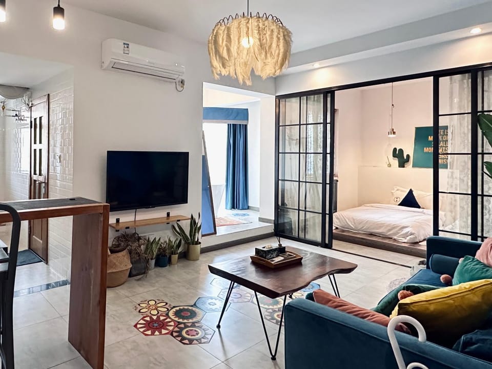 Communal lounge/ TV room, Bed, TV and multimedia, Living room, Photo of the whole room, Seating area, Evening entertainment, Bedroom, air conditioner