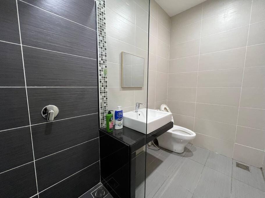 Shower, Toilet, Bathroom, bidet