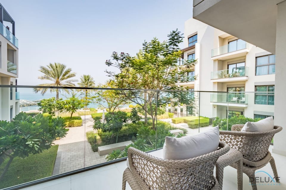 Property building, View (from property/room), Balcony/Terrace, Garden view, Sea view