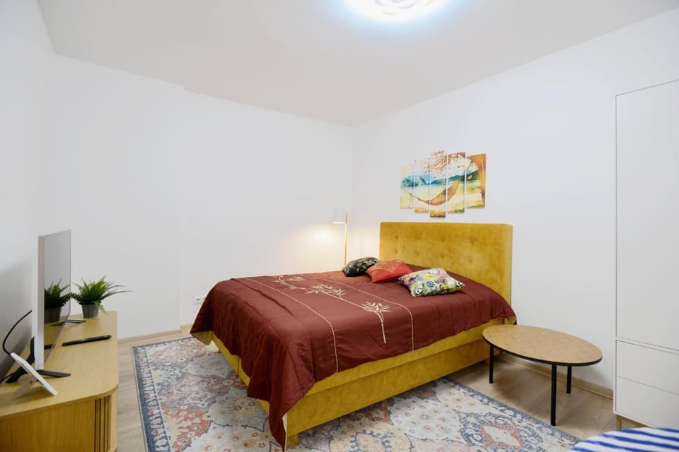 Bed, Living room, Photo of the whole room, Bedroom