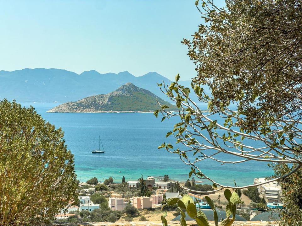 Nearby landmark, Spring, Day, Natural landscape, Beach, Lake view, Mountain view, River view, Sea view