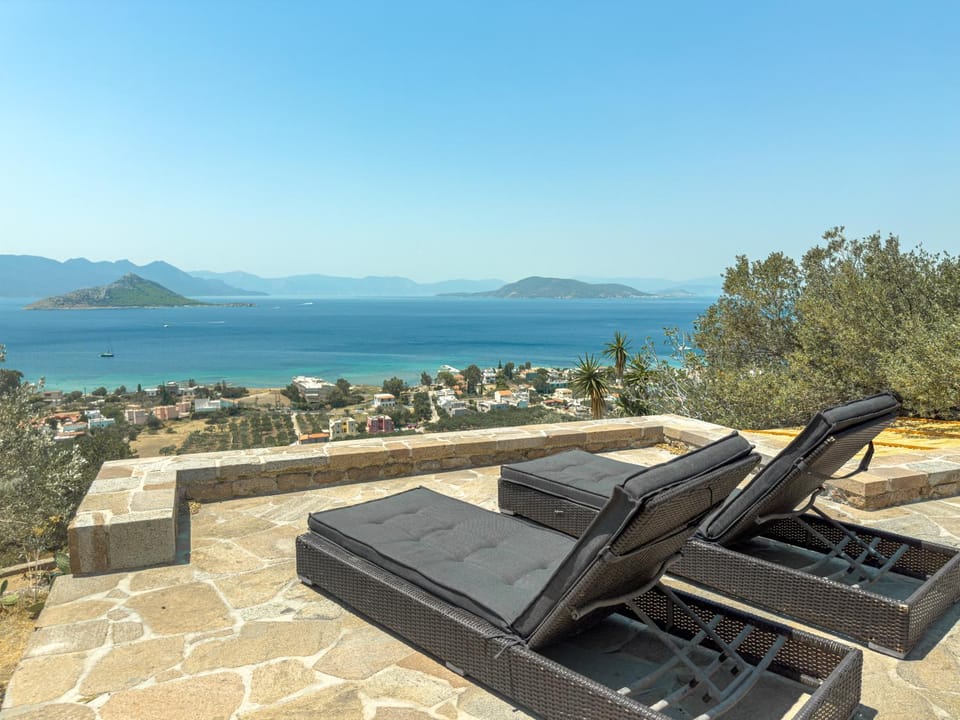 Patio, Nearby landmark, Day, Natural landscape, View (from property/room), Balcony/Terrace, Living room, Seating area, Lake view, Mountain view, Sea view, sunbed