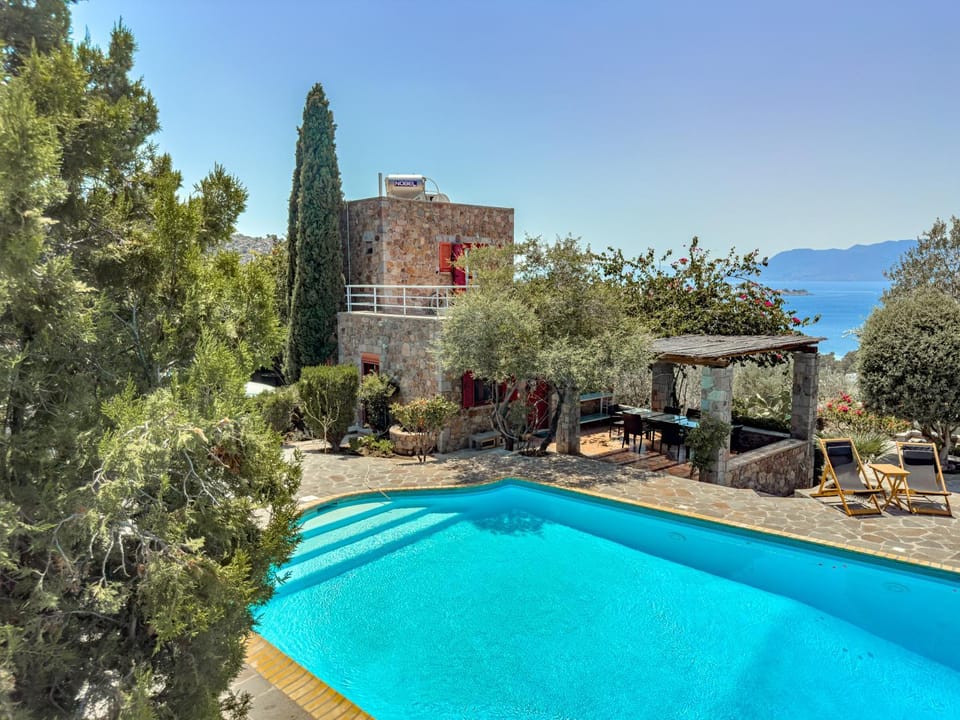 Property building, Nearby landmark, Spring, Day, Natural landscape, Garden, Garden view, Mountain view, Pool view, Sea view, Swimming pool, sunbed