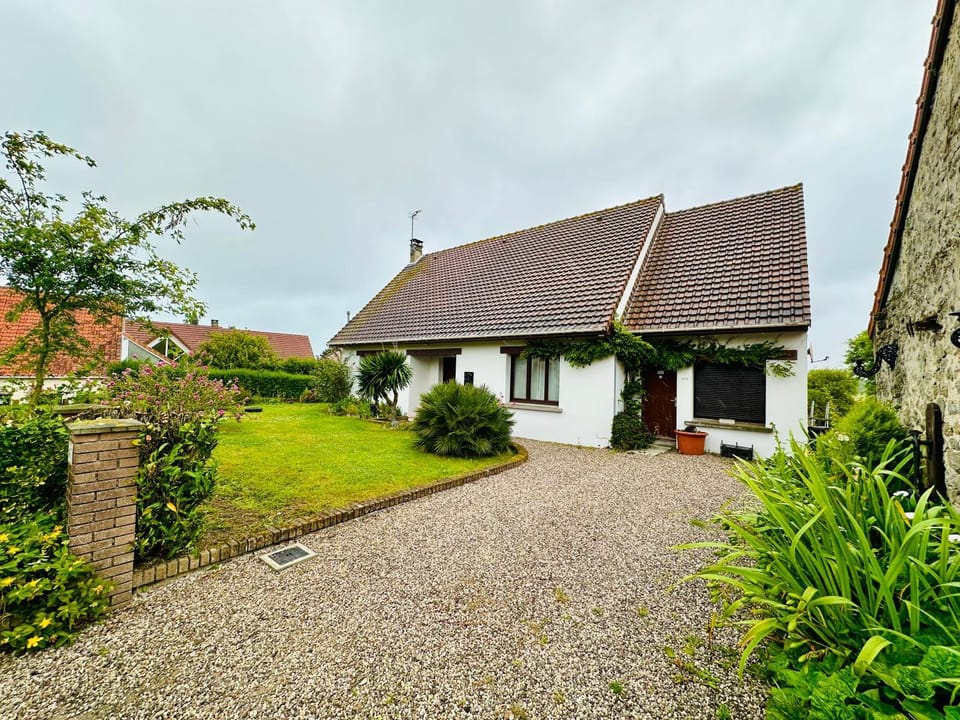 Property building, Day, Garden, Garden view
