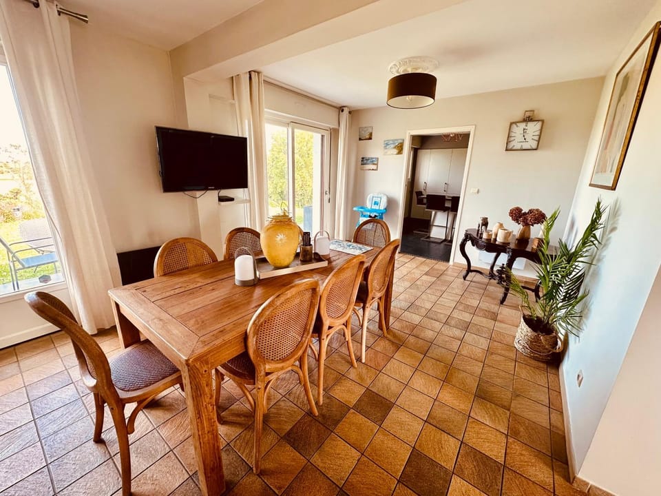 TV and multimedia, Dining area