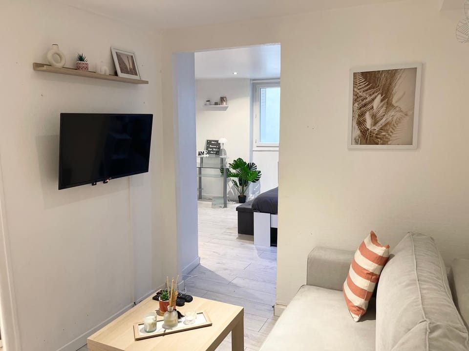 Communal lounge/ TV room, TV and multimedia, Living room, Seating area