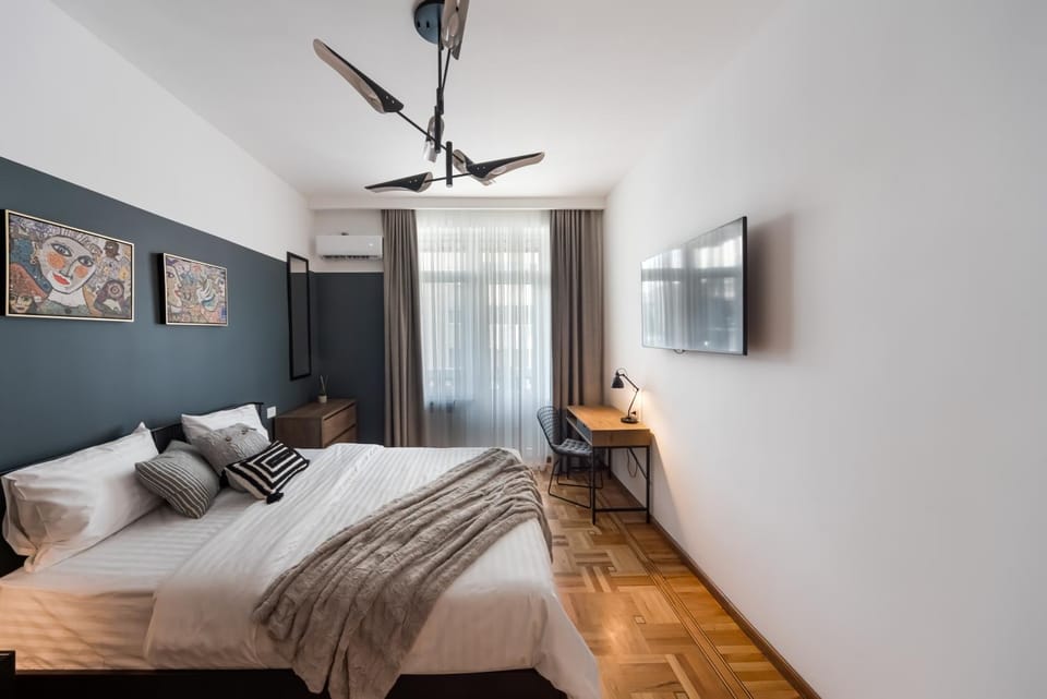 Bed, TV and multimedia, Photo of the whole room, Bedroom, air conditioner