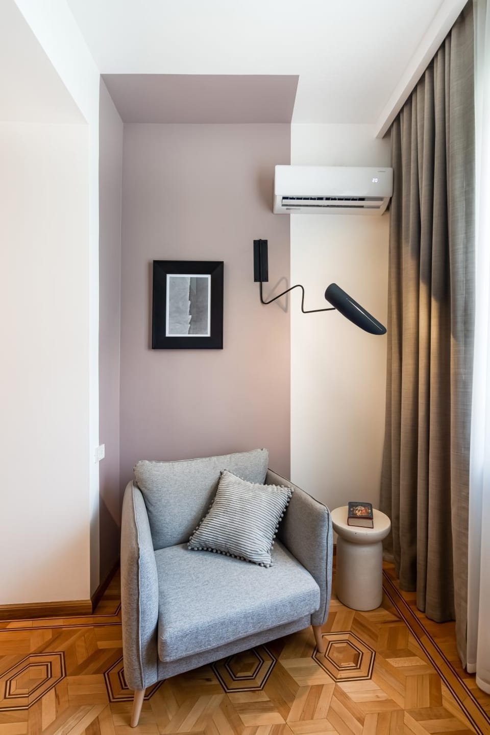 Living room, Seating area, air conditioner