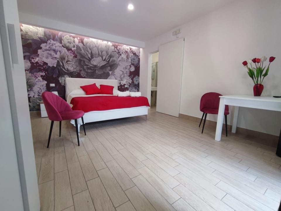 Bed, Living room, Photo of the whole room, Seating area, Bedroom