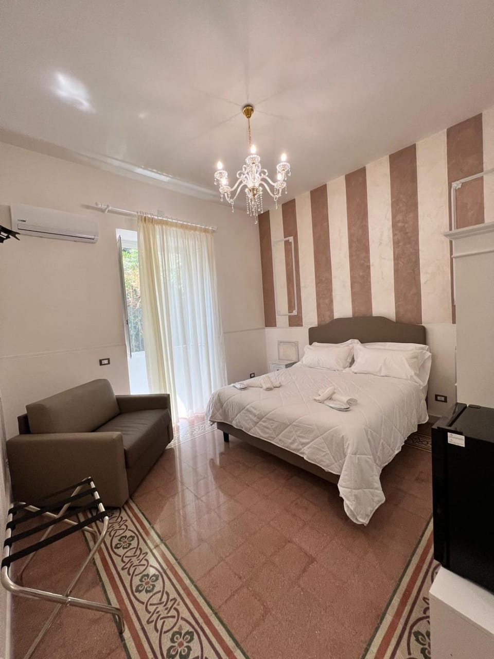 Balcony/Terrace, Photo of the whole room, Bedroom, air conditioner