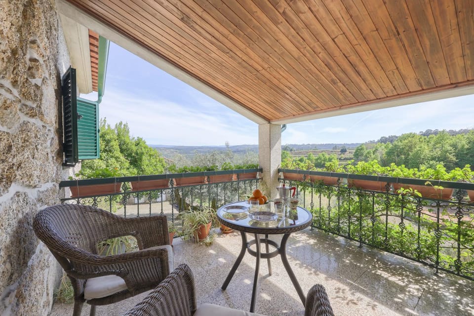 Natural landscape, View (from property/room), Balcony/Terrace, Dining area, Garden view, Mountain view