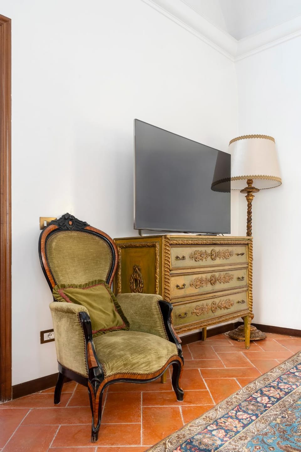 TV and multimedia, Seating area