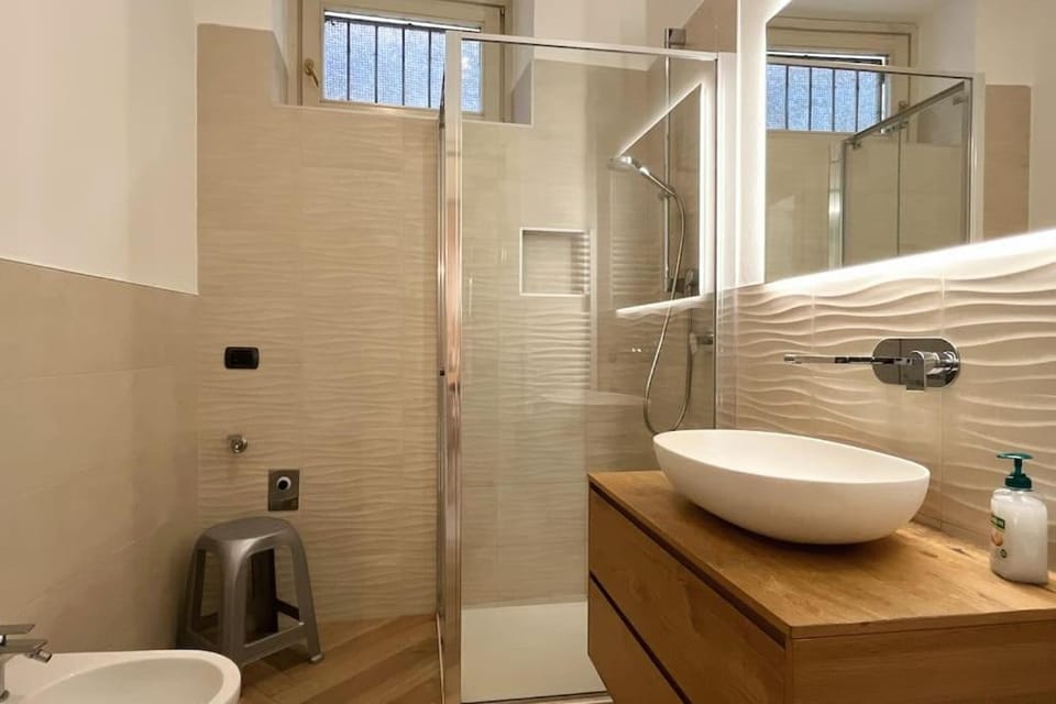 Shower, Toilet, Bathroom, towels