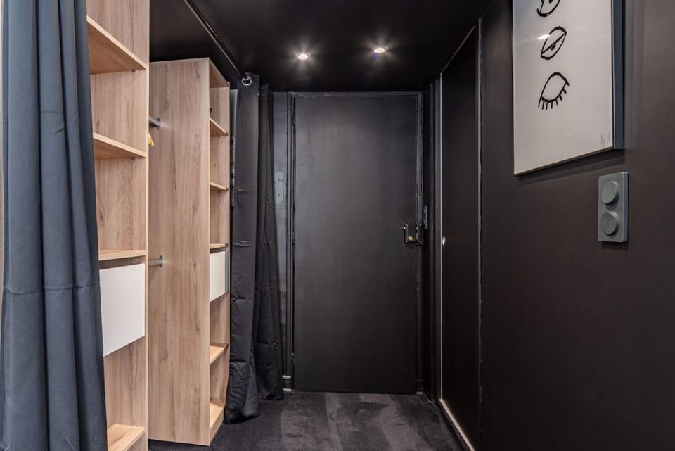 wardrobe