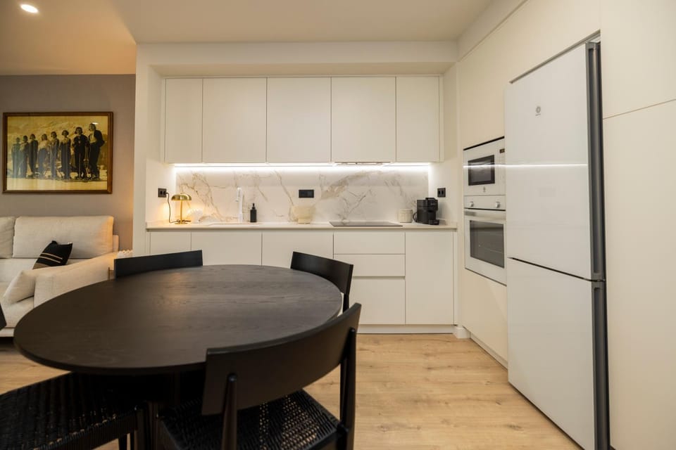 Kitchen or kitchenette, Dining area, dishwasher, oven, stove