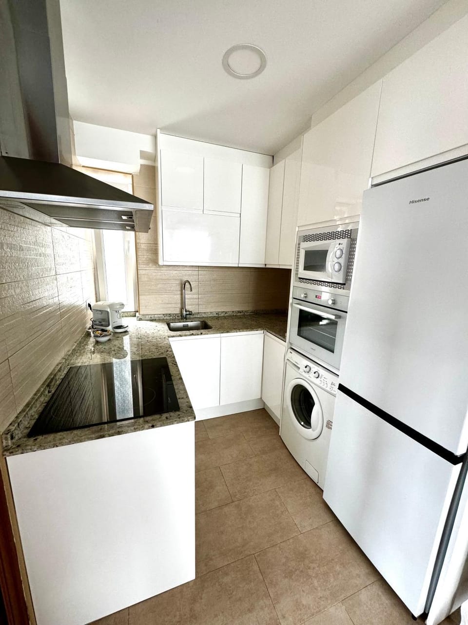 Kitchen or kitchenette, oven, toaster, washing machine
