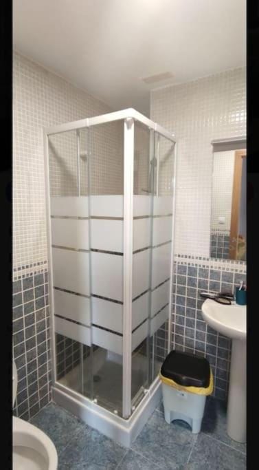 Piso planta baja y gran patio con piscina comunitaria de alquiler temporal Apartment in Daimús