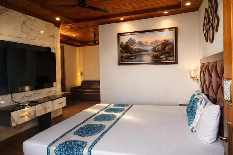 Communal lounge/ TV room, Bed, TV and multimedia, Photo of the whole room, Evening entertainment, Bedroom