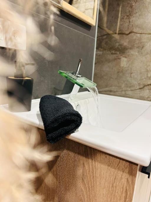 Bathroom, towels