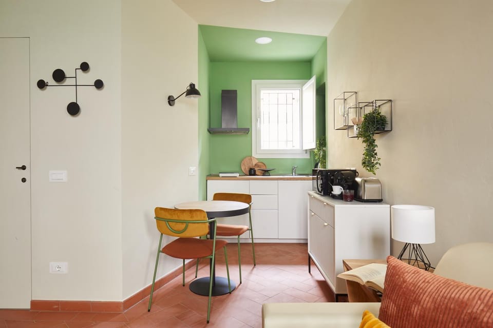 Kitchen or kitchenette, Dining area