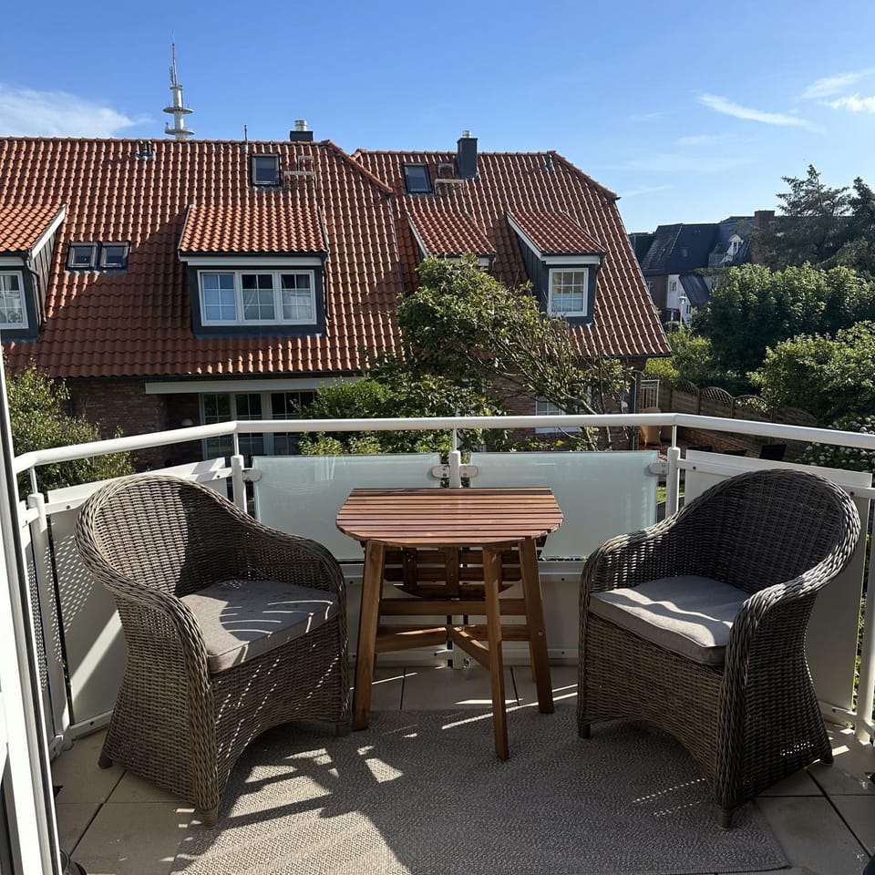 Property building, Patio, Day, View (from property/room), Balcony/Terrace, Living room, Seating area, Dining area