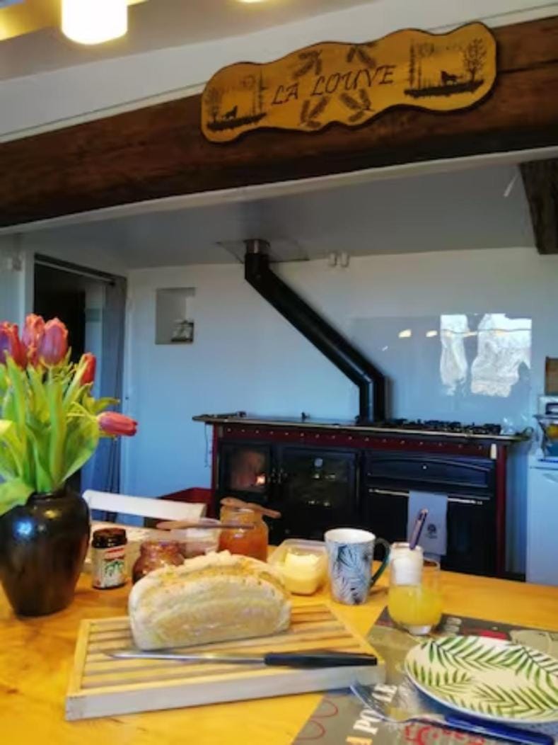 La Louve Chez Valérie Bed and Breakfast in Jura