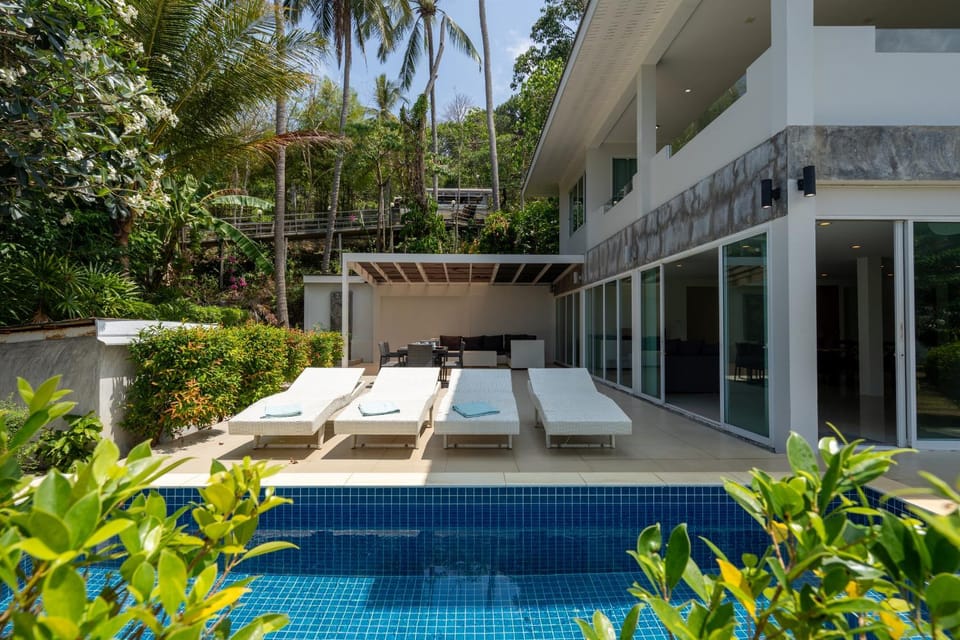 Property building, Garden, Swimming pool, sunbed