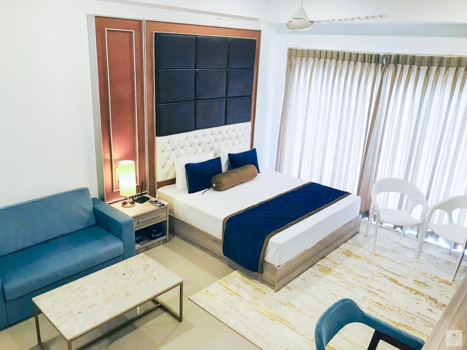 Bed, Living room, Bedroom