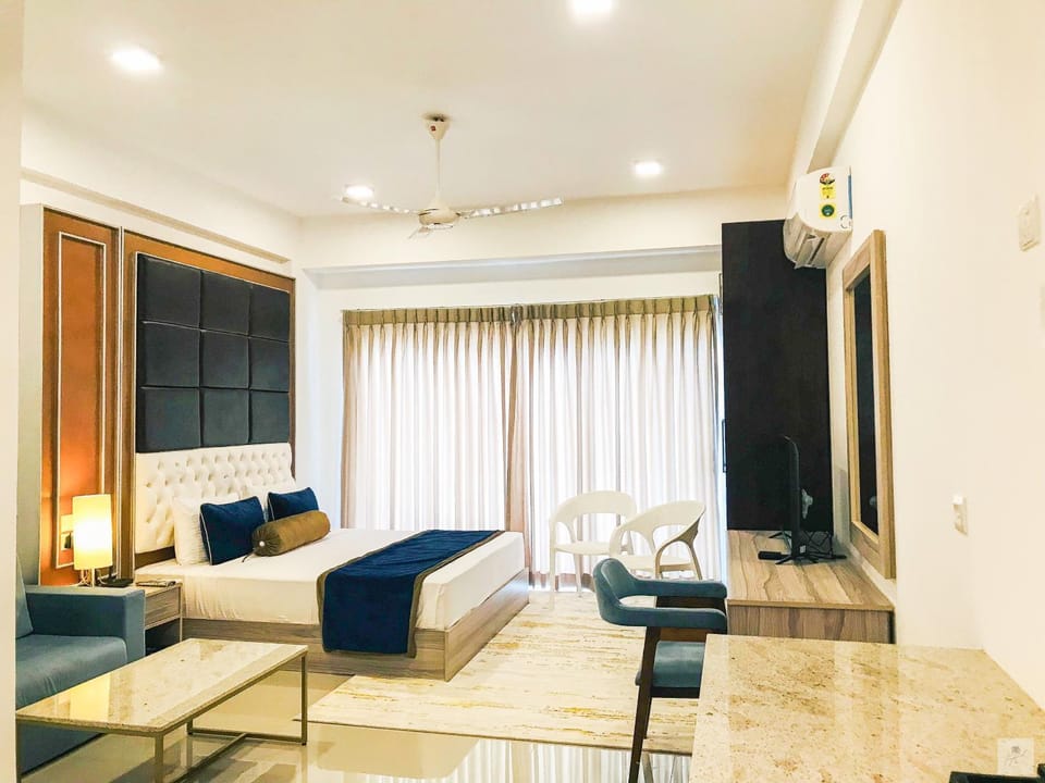 Bed, Living room, Bedroom