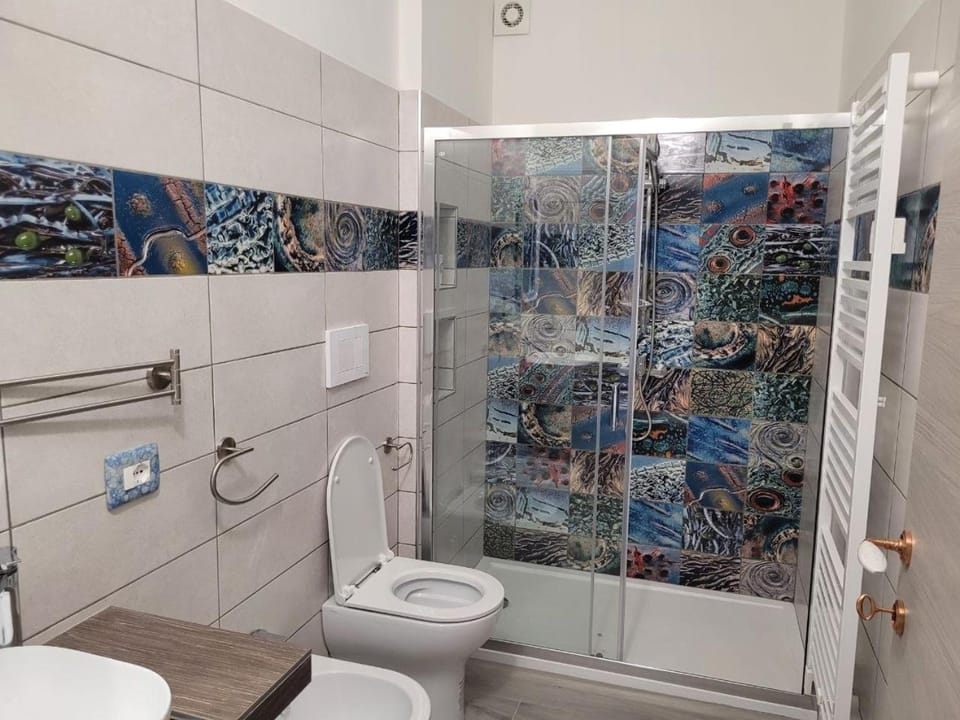 Shower, Toilet, Bathroom