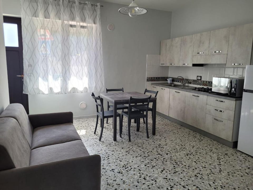 Kitchen or kitchenette, Living room, Seating area, Dining area, stove